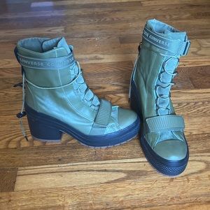 Converse Women Boots 8.5